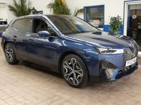 USED 2022 22 BMW IX 40 76.6kWh M Sport SUV 5dr Electric Auto xDrive (326 ps) STUNNING EXAMPLE SKYLOUNGE VISIBILITY COMFORT PACKS SAT NAV LEATHER HEATED SEATS CRUISE PARKING SENSORS BMW SERVICE WARRANTY
