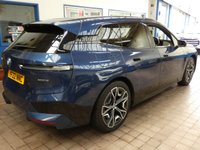 USED 2022 22 BMW IX 40 76.6kWh M Sport SUV 5dr Electric Auto xDrive (326 ps) STUNNING EXAMPLE SKYLOUNGE VISIBILITY COMFORT PACKS SAT NAV LEATHER HEATED SEATS CRUISE PARKING SENSORS BMW SERVICE WARRANTY
