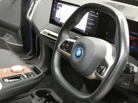 USED 2022 22 BMW IX 40 76.6kWh M Sport SUV 5dr Electric Auto xDrive (326 ps) STUNNING EXAMPLE SKYLOUNGE VISIBILITY COMFORT PACKS SAT NAV LEATHER HEATED SEATS CRUISE PARKING SENSORS BMW SERVICE WARRANTY