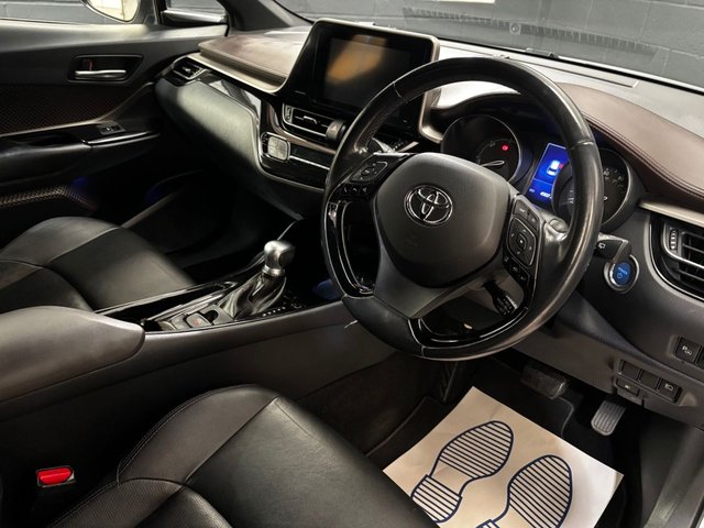 2018 TOYOTA C-HR - Photo 2