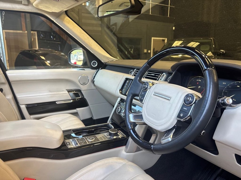 USED 2015 65 LAND ROVER RANGE ROVER 4.4 SD V8 Autobiography SUV 5dr Diesel Auto 4WD Euro 5 (339 ps) REAR ENTERTAINMENT|GLASS ROOF