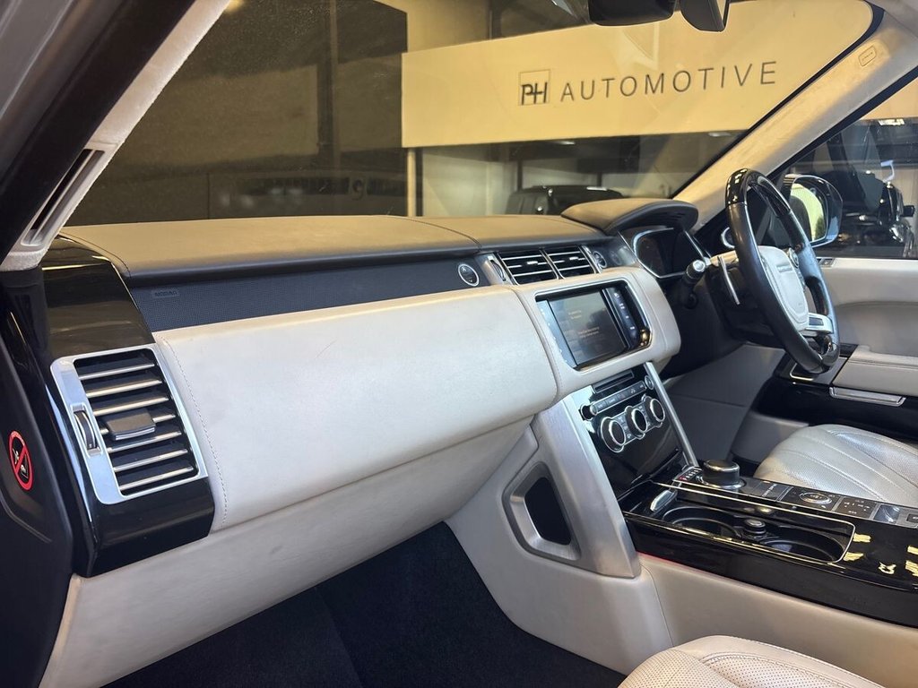 USED 2015 65 LAND ROVER RANGE ROVER 4.4 SD V8 Autobiography SUV 5dr Diesel Auto 4WD Euro 5 (339 ps) REAR ENTERTAINMENT|GLASS ROOF