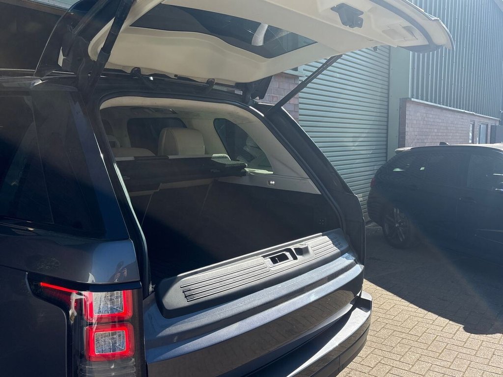 USED 2015 65 LAND ROVER RANGE ROVER 4.4 SD V8 Autobiography SUV 5dr Diesel Auto 4WD Euro 5 (339 ps) REAR ENTERTAINMENT|GLASS ROOF