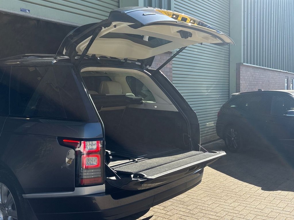 USED 2015 65 LAND ROVER RANGE ROVER 4.4 SD V8 Autobiography SUV 5dr Diesel Auto 4WD Euro 5 (339 ps) REAR ENTERTAINMENT|GLASS ROOF