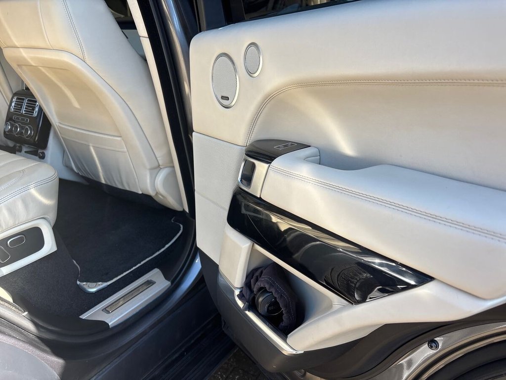 USED 2015 65 LAND ROVER RANGE ROVER 4.4 SD V8 Autobiography SUV 5dr Diesel Auto 4WD Euro 5 (339 ps) REAR ENTERTAINMENT|GLASS ROOF
