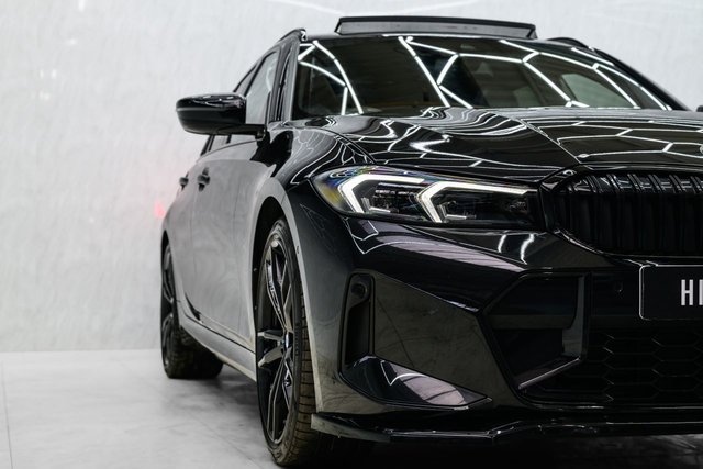 2023 BMW 3 SERIES - Photo 2