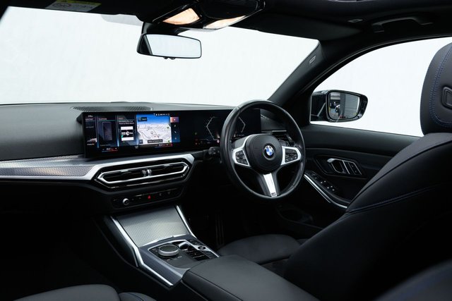2023 BMW 3 SERIES - Photo 3