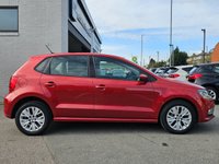 USED 2014 64 VOLKSWAGEN POLO 1.2 TSI BlueMotion Tech SE Hatchback 5dr Petrol Manual Euro 6 (s/s) (90 ps) &pound;20 TAX -- FULL SERVICE HISTORY -- FULL MOT -- SAT NAV -- PARKING SENSORS