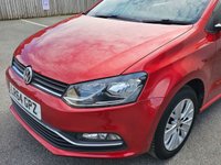 USED 2014 64 VOLKSWAGEN POLO 1.2 TSI BlueMotion Tech SE Hatchback 5dr Petrol Manual Euro 6 (s/s) (90 ps) &pound;20 TAX -- FULL SERVICE HISTORY -- FULL MOT -- SAT NAV -- PARKING SENSORS