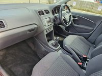 USED 2014 64 VOLKSWAGEN POLO 1.2 TSI BlueMotion Tech SE Hatchback 5dr Petrol Manual Euro 6 (s/s) (90 ps) &pound;20 TAX -- FULL SERVICE HISTORY -- FULL MOT -- SAT NAV -- PARKING SENSORS
