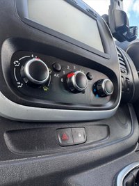 USED 2020 70 RENAULT TRAFIC 2.0 dCi ENERGY 28 Sport Nav Minibus Double Cab 5dr Diesel Manual SWB Euro 6 (s/s) (9 Seat) (120 ps) 