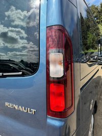 USED 2020 70 RENAULT TRAFIC 2.0 dCi ENERGY 28 Sport Nav Minibus Double Cab 5dr Diesel Manual SWB Euro 6 (s/s) (9 Seat) (120 ps) 