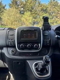 USED 2020 70 RENAULT TRAFIC 2.0 dCi ENERGY 28 Sport Nav Minibus Double Cab 5dr Diesel Manual SWB Euro 6 (s/s) (9 Seat) (120 ps) 