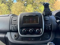 USED 2020 70 RENAULT TRAFIC 2.0 dCi ENERGY 28 Sport Nav Minibus Double Cab 5dr Diesel Manual SWB Euro 6 (s/s) (9 Seat) (120 ps) 