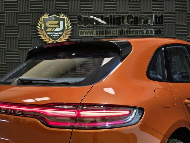 2023 PORSCHE MACAN - Photo 9