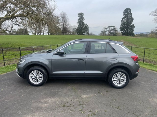 2023 VOLKSWAGEN T-ROC - Photo 2