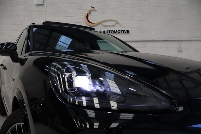 2020 PORSCHE CAYENNE - Photo 3