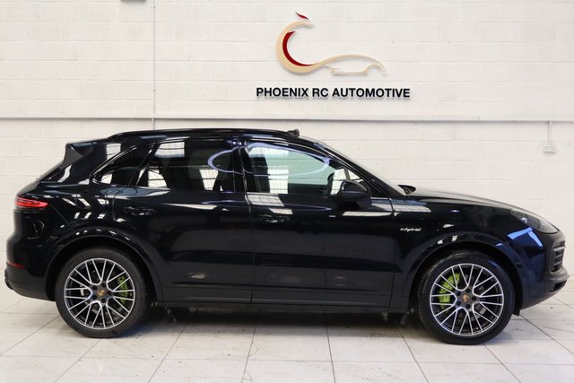 2020 PORSCHE CAYENNE - Photo 2