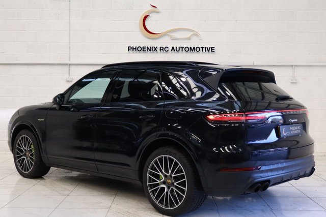 2020 PORSCHE CAYENNE - Photo 4