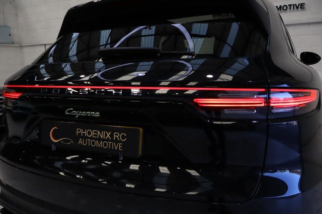 2020 PORSCHE CAYENNE - Photo 8