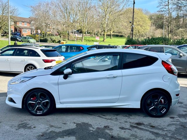 2017 FORD FIESTA - Photo 6