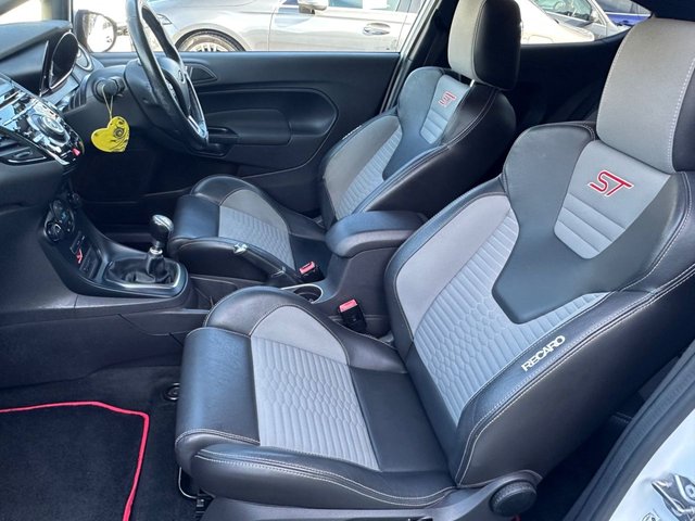 2017 FORD FIESTA - Photo 8