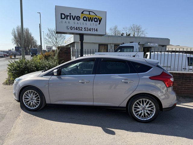 2012 FOCUS 1.6 TDCI ZETEC HATCHBACK 5DR DIESEL MANUAL EURO 5 S S 115... photo