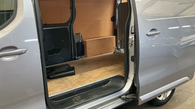 2022 VAUXHALL VIVARO - Photo 10
