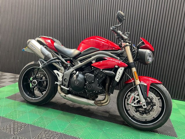 View our TRIUMPH SPEED TRIPLE 1050