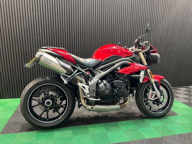 View our TRIUMPH SPEED TRIPLE 1050