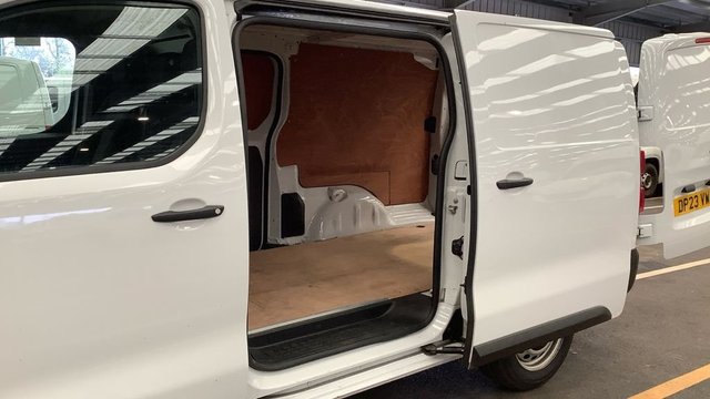 2023 VAUXHALL VIVARO - Photo 10