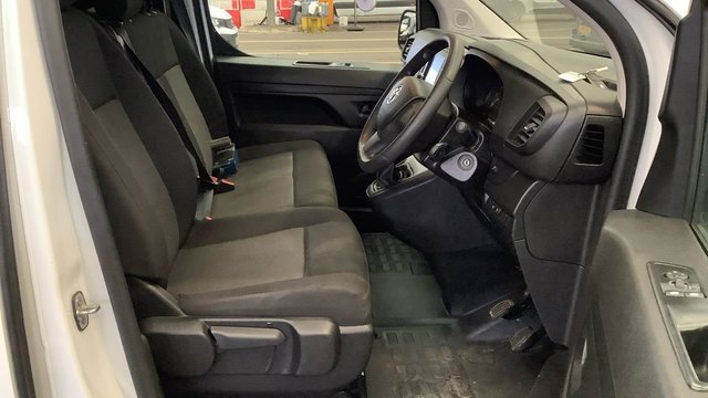 2023 VAUXHALL VIVARO - Photo 11