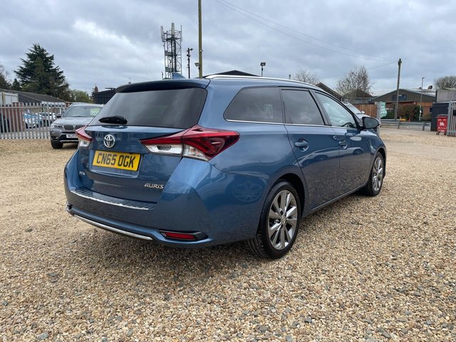 2015 TOYOTA AURIS - Photo 6