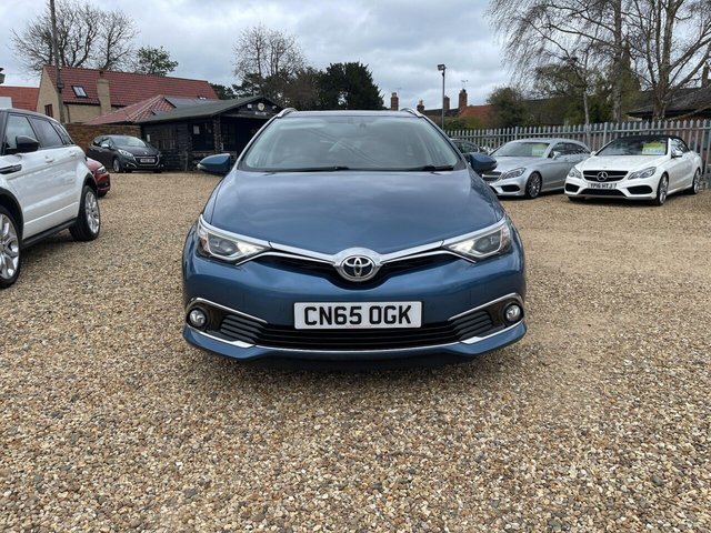 2015 TOYOTA AURIS - Photo 2