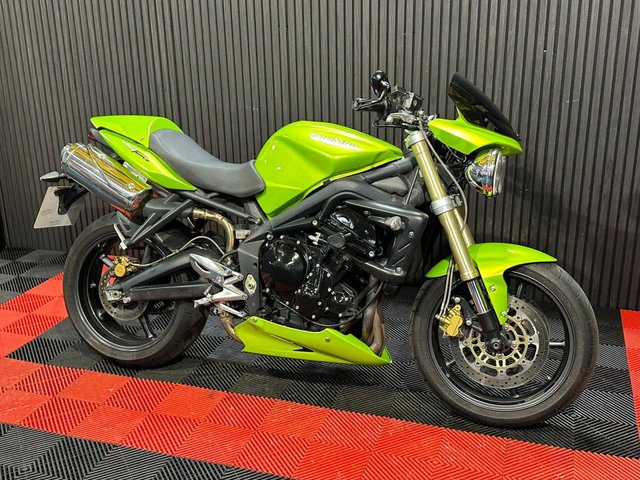 View our TRIUMPH STREET TRIPLE 675