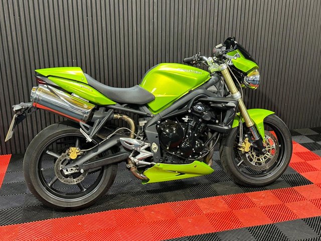 View our TRIUMPH STREET TRIPLE 675