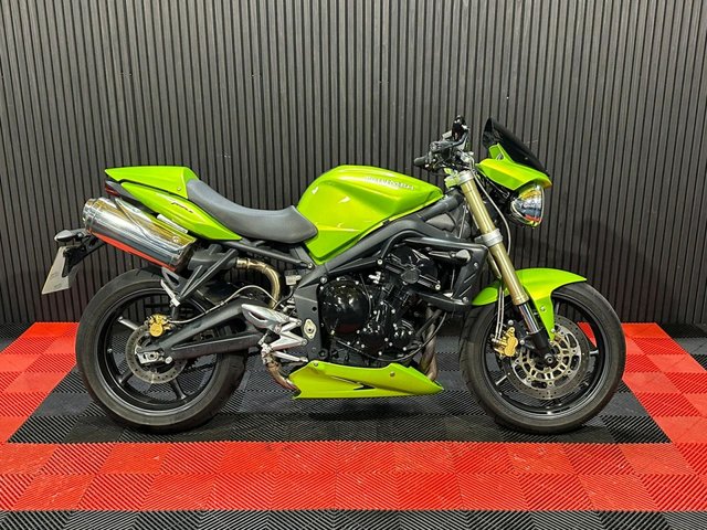 View our TRIUMPH STREET TRIPLE 675