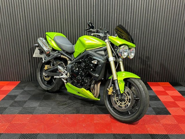View our TRIUMPH STREET TRIPLE 675