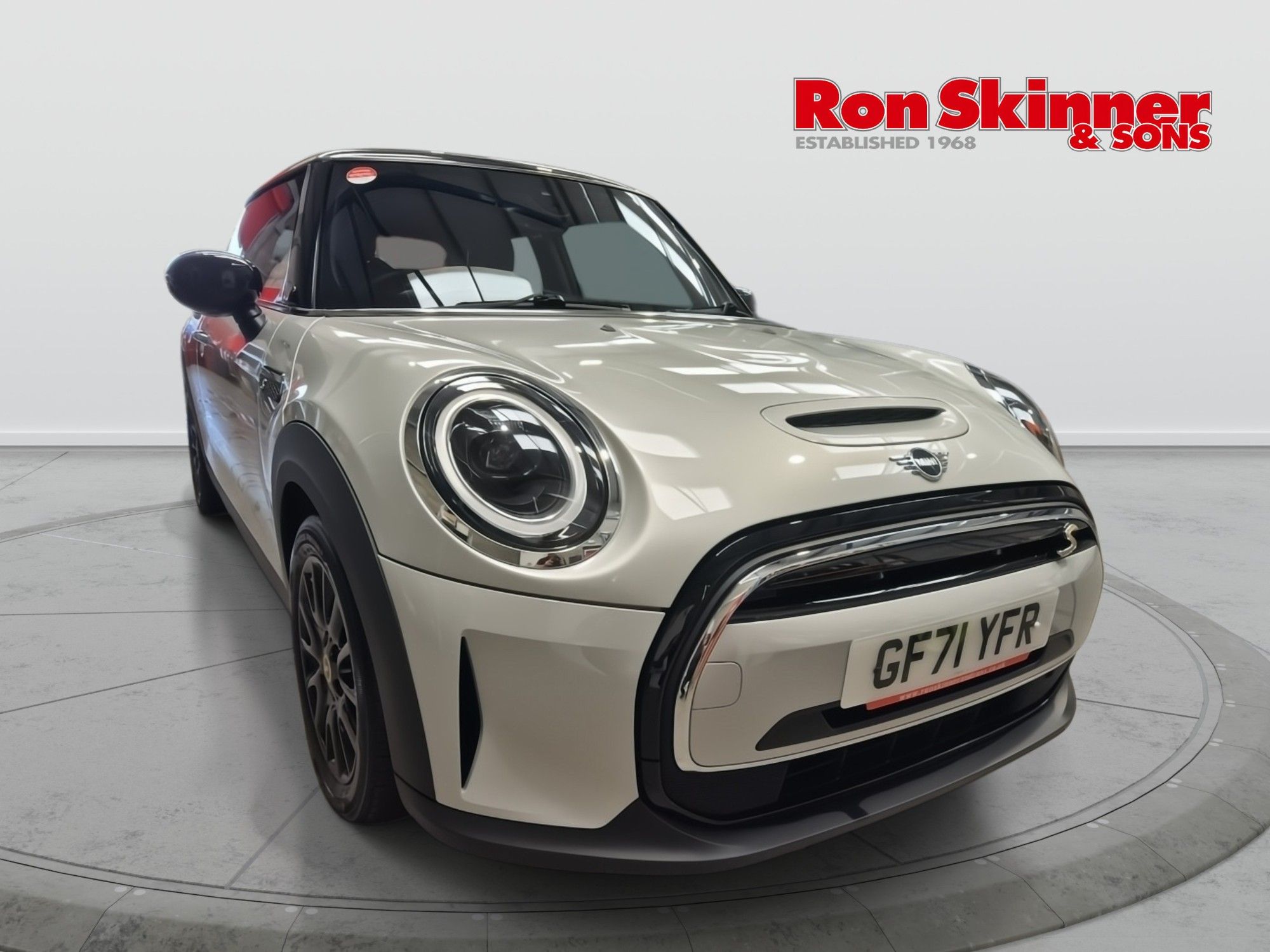 USED 2021 71 MINI Electric Hatch Cooper SE 32.6kWh Level 2 Hatchback 3dr Electric Auto (184 ps) 