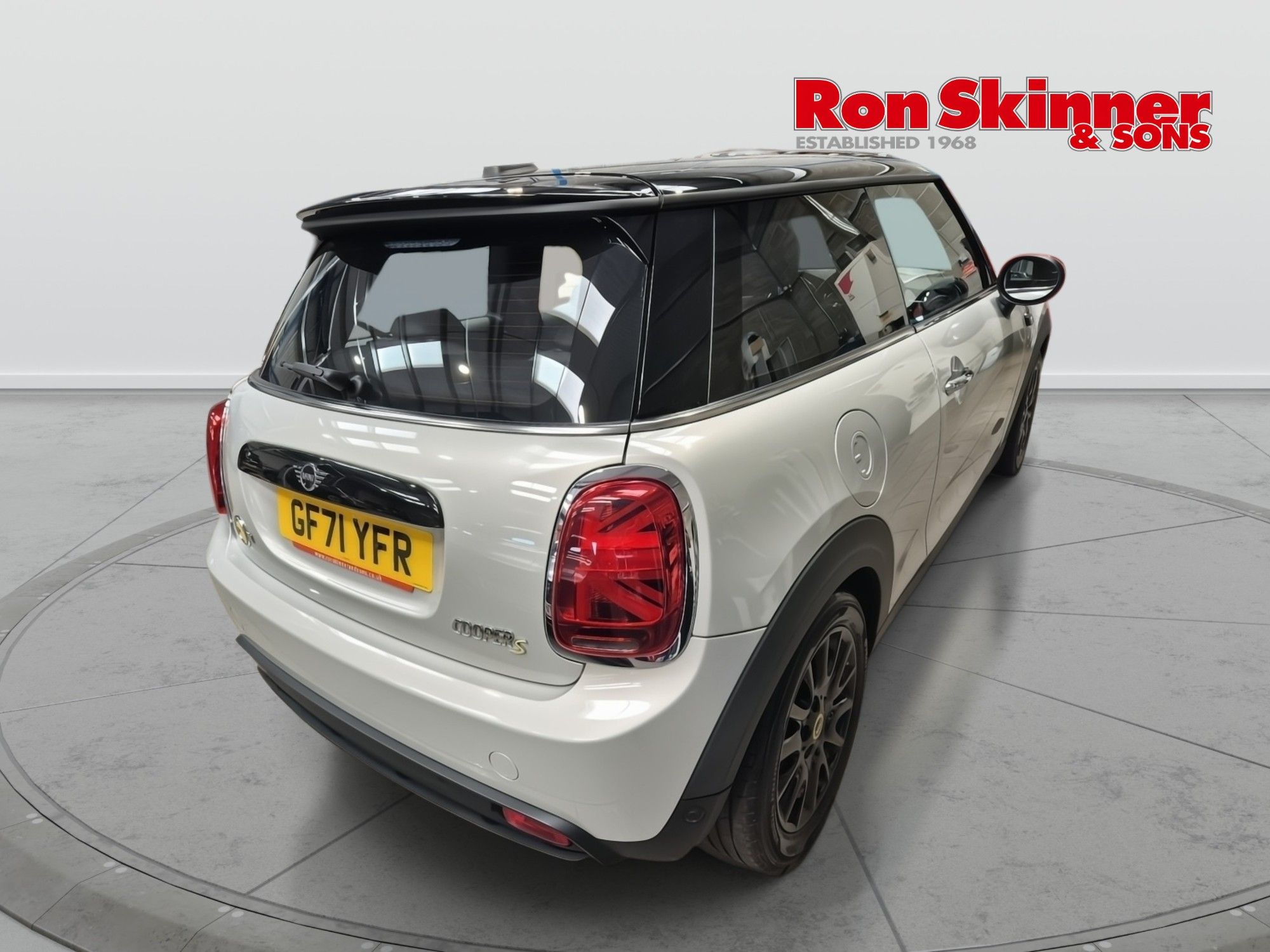 USED 2021 71 MINI Electric Hatch Cooper SE 32.6kWh Level 2 Hatchback 3dr Electric Auto (184 ps) 