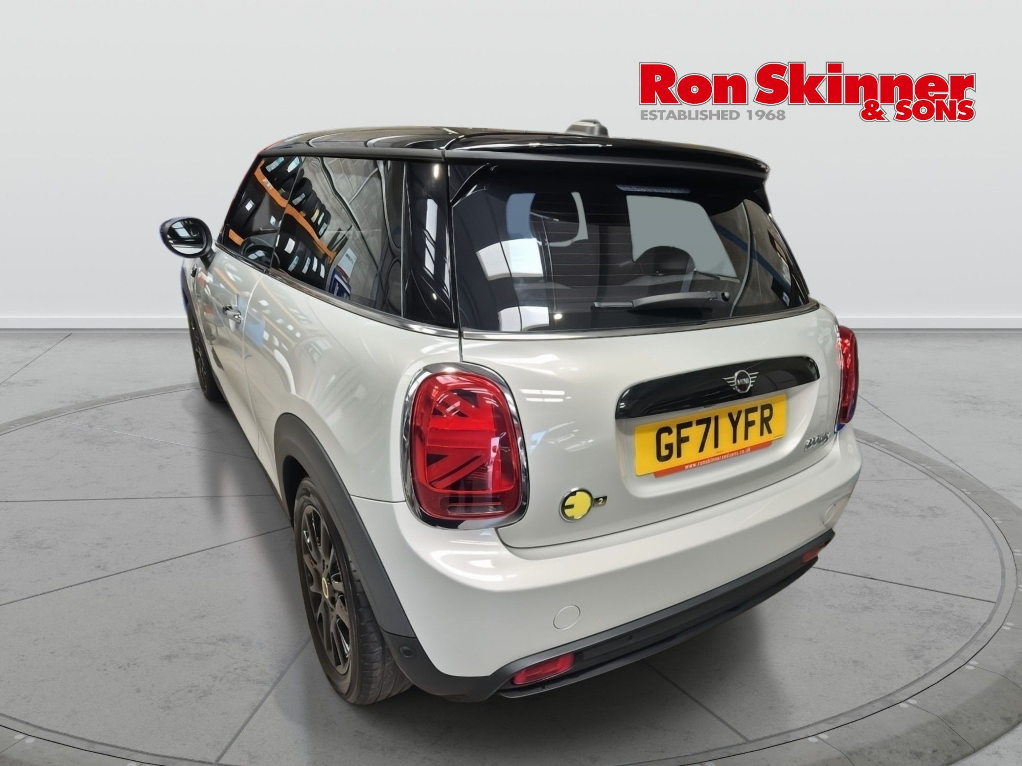 USED 2021 71 MINI Electric Hatch Cooper SE 32.6kWh Level 2 Hatchback 3dr Electric Auto (184 ps) 