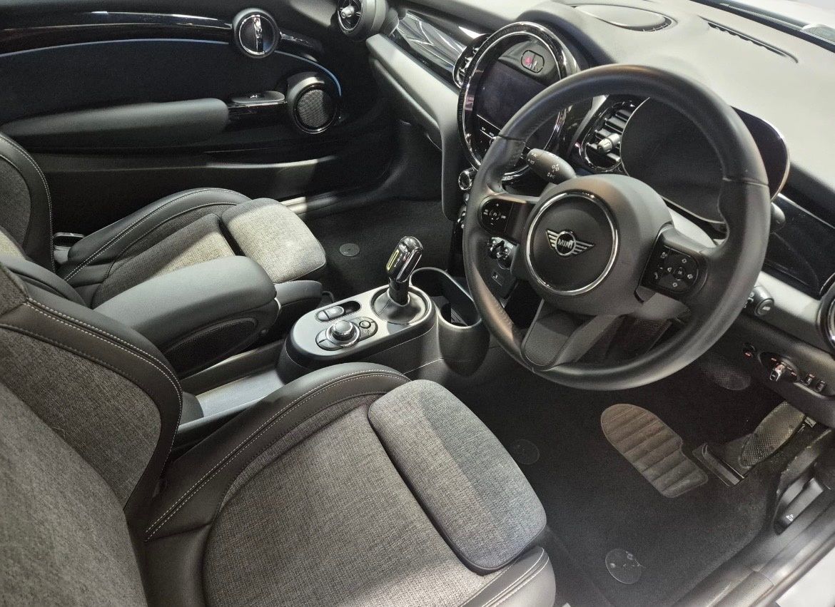 USED 2021 71 MINI Electric Hatch Cooper SE 32.6kWh Level 2 Hatchback 3dr Electric Auto (184 ps) 