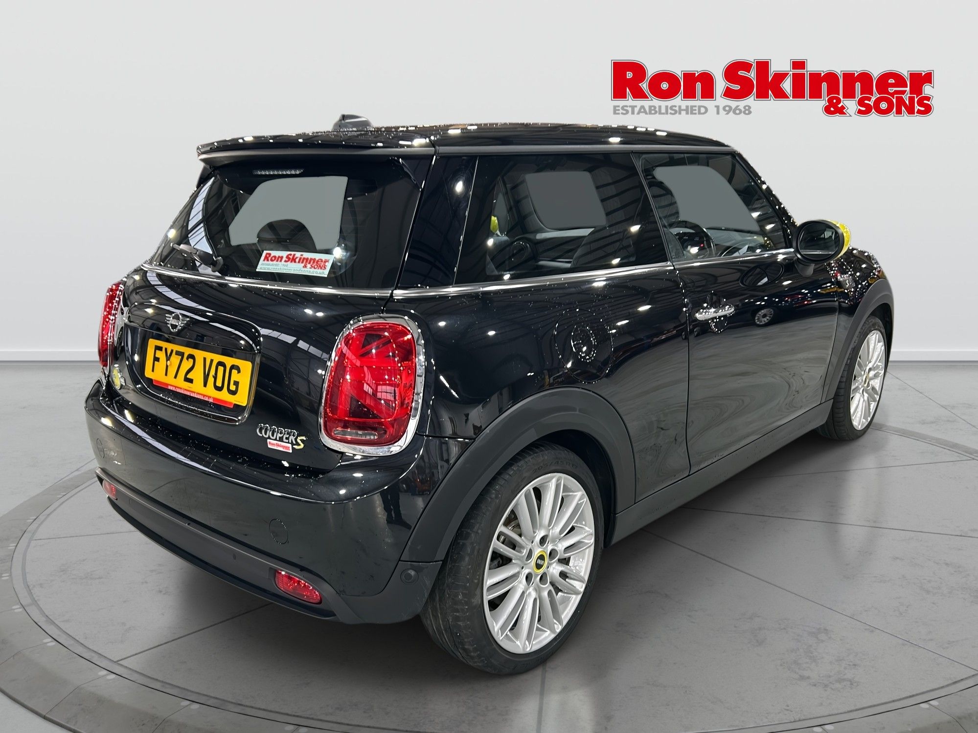 USED 2023 72 MINI Electric Hatch Cooper SE 32.6kWh Level 2 Hatchback 3dr Electric Auto (184 ps) 