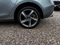 USED 2016 65 VOLVO V40 2.0 D2 R-Design Nav Hatchback 5dr Diesel Manual Euro 6 (s/s) (120 ps) 