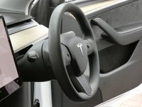 USED 2023 23 TESLA MODEL Y (Dual Motor) Long Range SUV 5dr Electric Auto 4WDE (384 bhp) SUNROOF SAT NAV CARPLAY LEATHER HEATED SEATS CRUISE CONTROL REAR VIEW CAMERA 1 OWNER SERVICE HISTORY WARRANTY