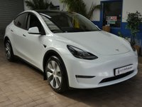 USED 2023 23 TESLA MODEL Y (Dual Motor) Long Range SUV 5dr Electric Auto 4WDE (384 bhp) SUNROOF SAT NAV LEATHER HEATED SEATS CRUISE CONTROL REAR VIEW CAMERA 1 OWNER SERVICE HISTORY WARRANTY