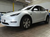 USED 2023 23 TESLA MODEL Y (Dual Motor) Long Range SUV 5dr Electric Auto 4WDE (384 bhp) SUNROOF SAT NAV LEATHER HEATED SEATS CRUISE CONTROL REAR VIEW CAMERA 1 OWNER SERVICE HISTORY WARRANTY