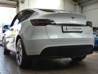 USED 2023 23 TESLA MODEL Y (Dual Motor) Long Range SUV 5dr Electric Auto 4WDE (384 bhp) SUNROOF SAT NAV LEATHER HEATED SEATS CRUISE CONTROL REAR VIEW CAMERA 1 OWNER SERVICE HISTORY WARRANTY