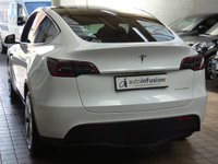 USED 2023 23 TESLA MODEL Y (Dual Motor) Long Range SUV 5dr Electric Auto 4WDE (384 bhp) SUNROOF SAT NAV LEATHER HEATED SEATS CRUISE CONTROL REAR VIEW CAMERA 1 OWNER SERVICE HISTORY WARRANTY