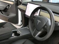 USED 2023 23 TESLA MODEL Y (Dual Motor) Long Range SUV 5dr Electric Auto 4WDE (384 bhp) SUNROOF SAT NAV LEATHER HEATED SEATS CRUISE CONTROL REAR VIEW CAMERA 1 OWNER SERVICE HISTORY WARRANTY